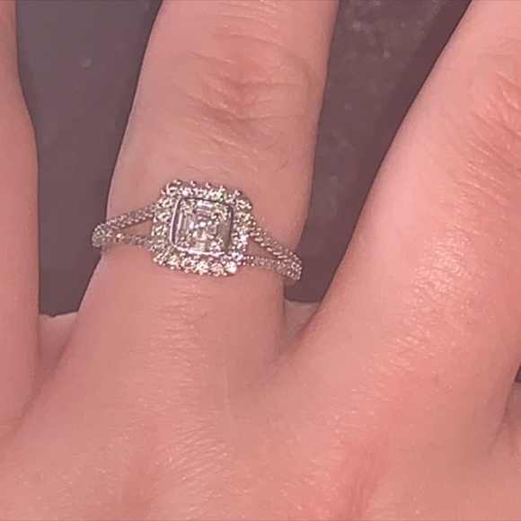 10k white gold banquet diamond 0.5 CT ring - Picture 3 of 6